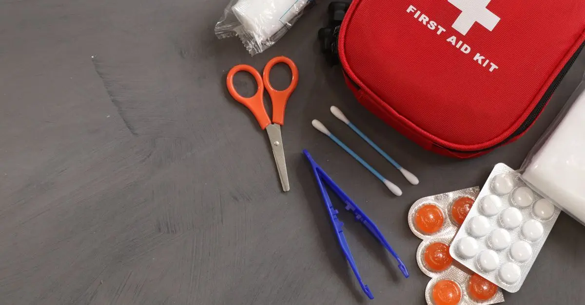 Comment préparer une trousse de premiers secours efficace