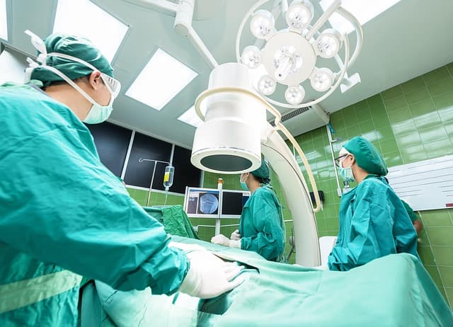 Comment bien choisir son lit médicalisé pour le confort